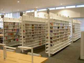 視聴覚資料スペースのCD・DVD・ビデオテープ